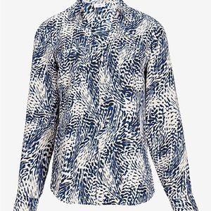 Women’s Animal Print button up two pocket shirt size medium.